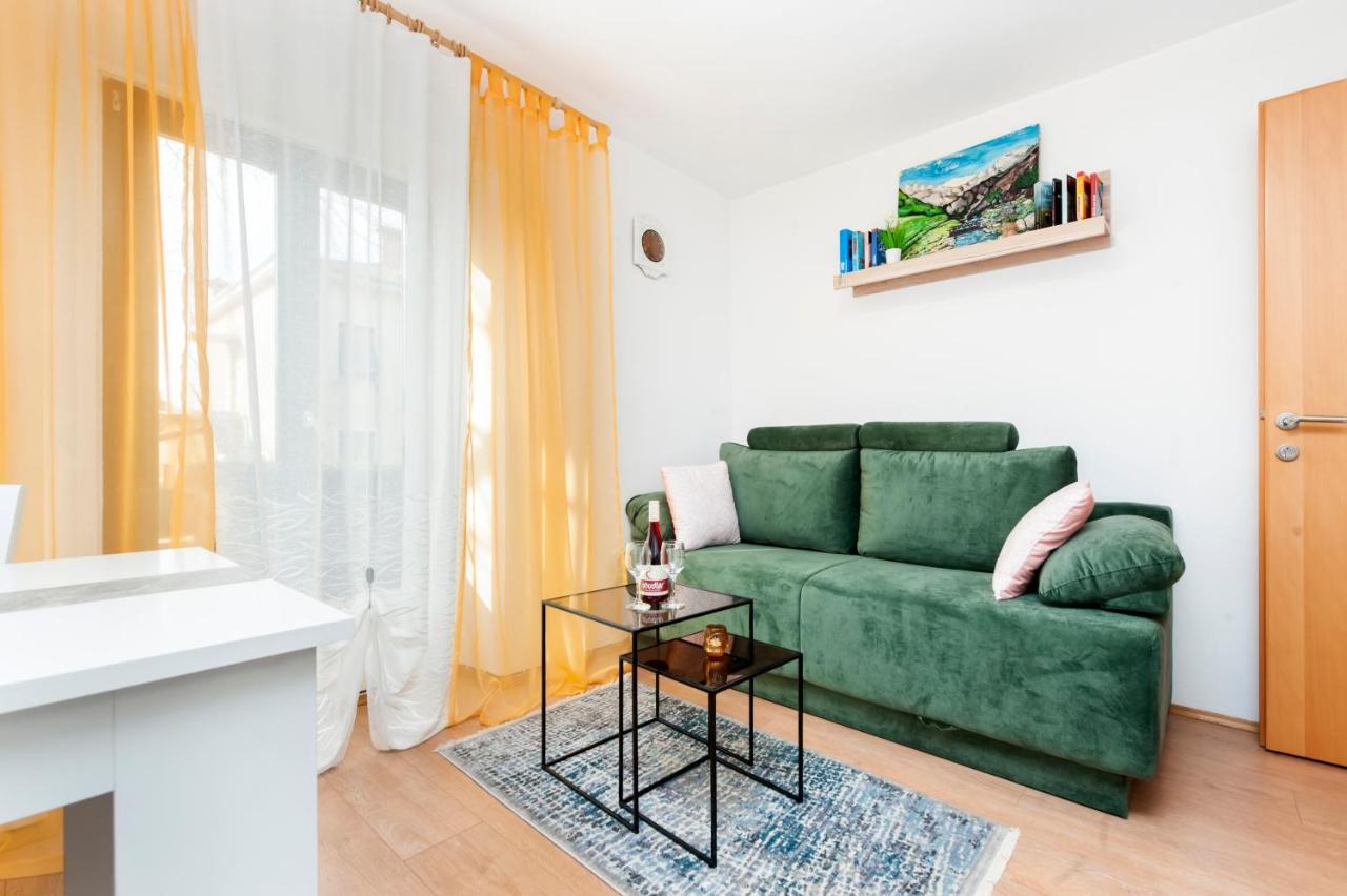 Roze Apartment